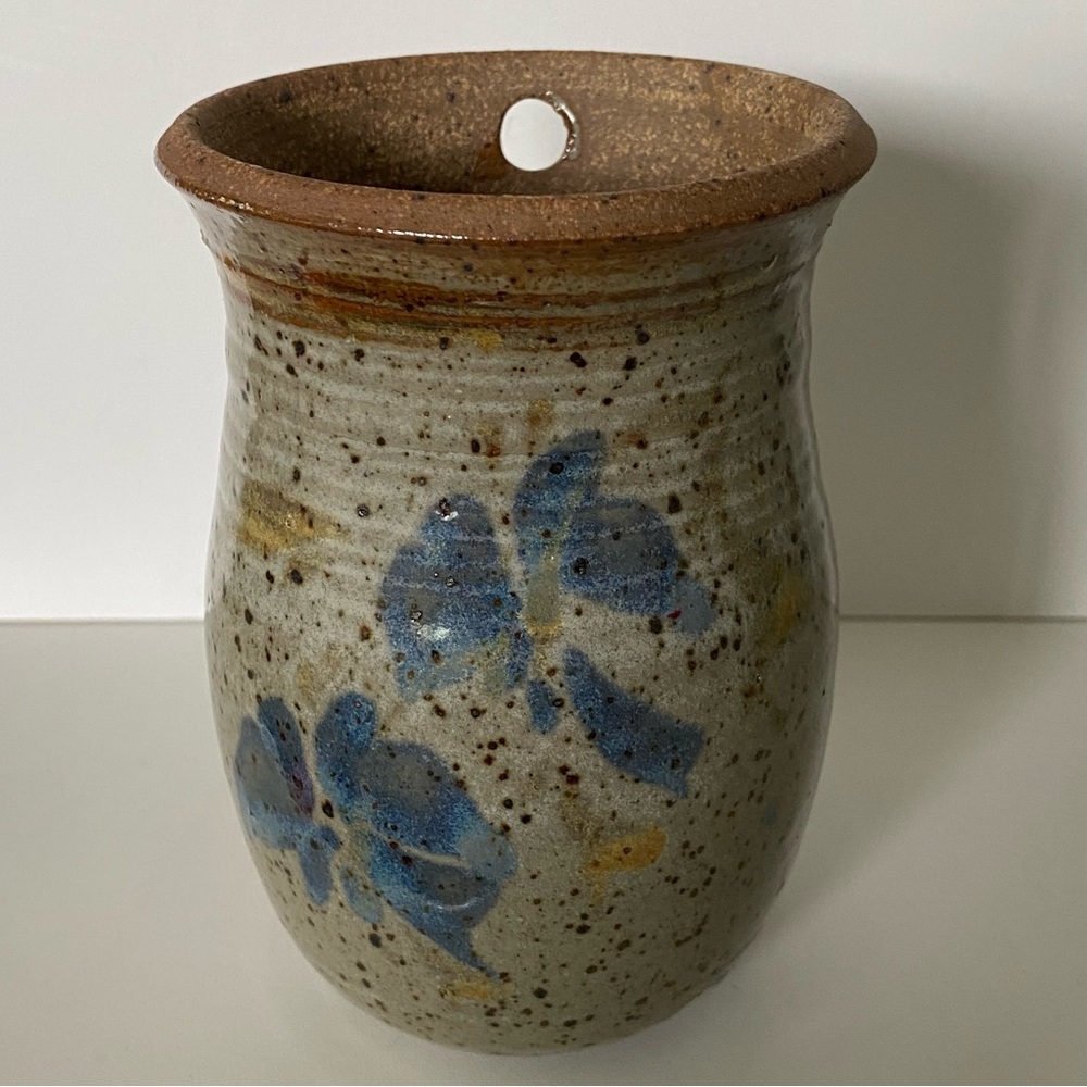 Pottery Wall Pocket Vase Hand Thrown Floral Round Beige Blue EUC 5.5” Handmade